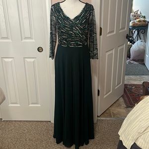 JKara woman’s three-quarter length sleeve made it down